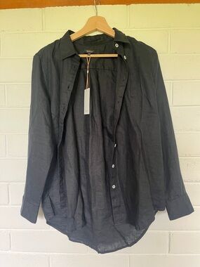Quince 100% linen button up shirt in small